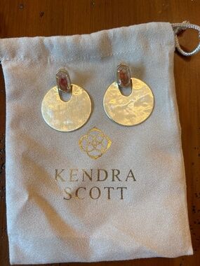 Kendra Scott Deena Drop Earrings in Gold with Blush Dichroic